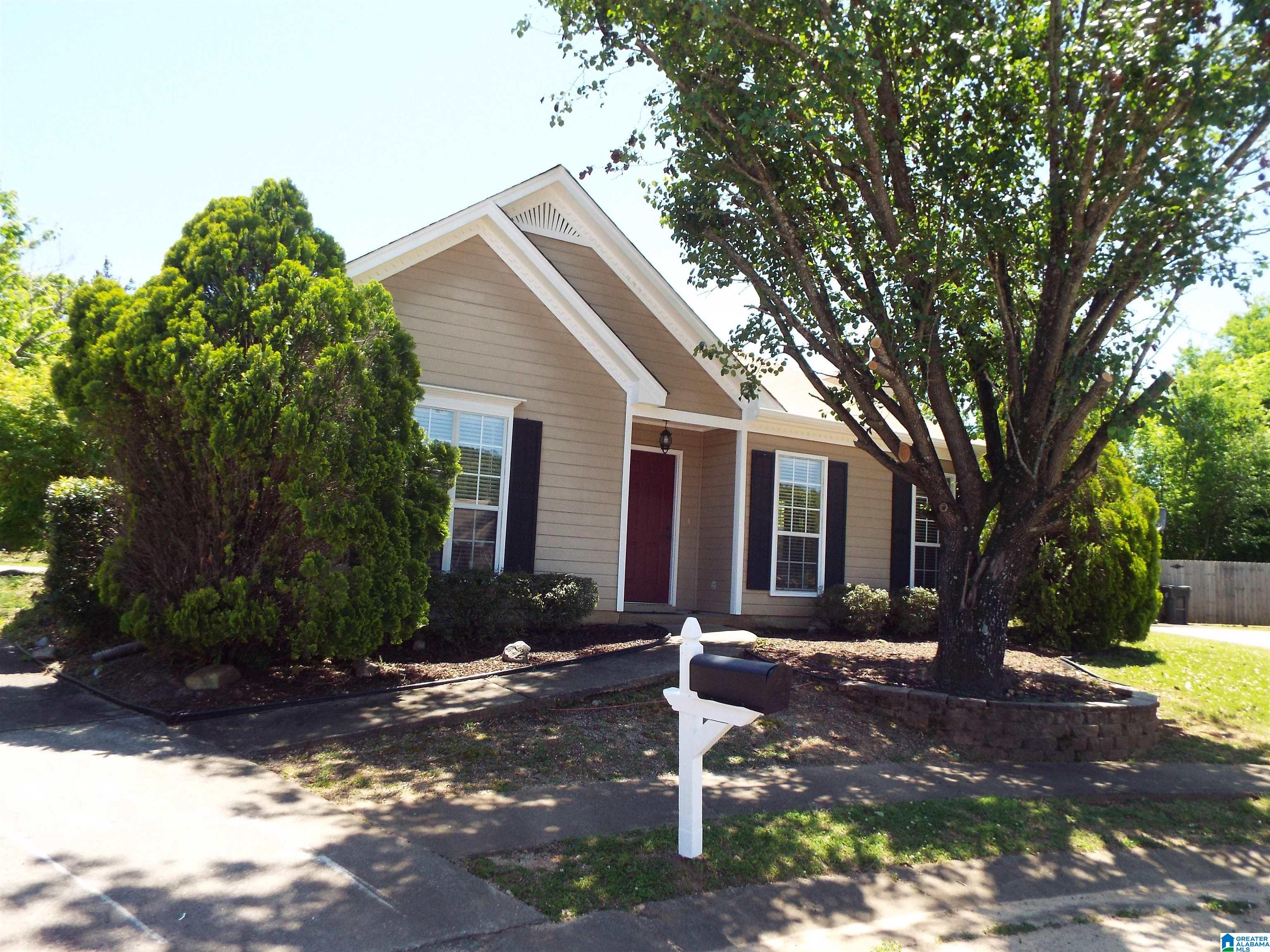 197 Pebble Circle Pelham, AL 35124 - Photo 2 of 24