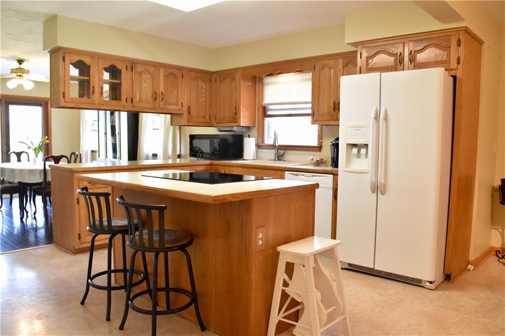 390 School Road Clinton, PA 15026 - Photo 6 of 25 Kitchen
