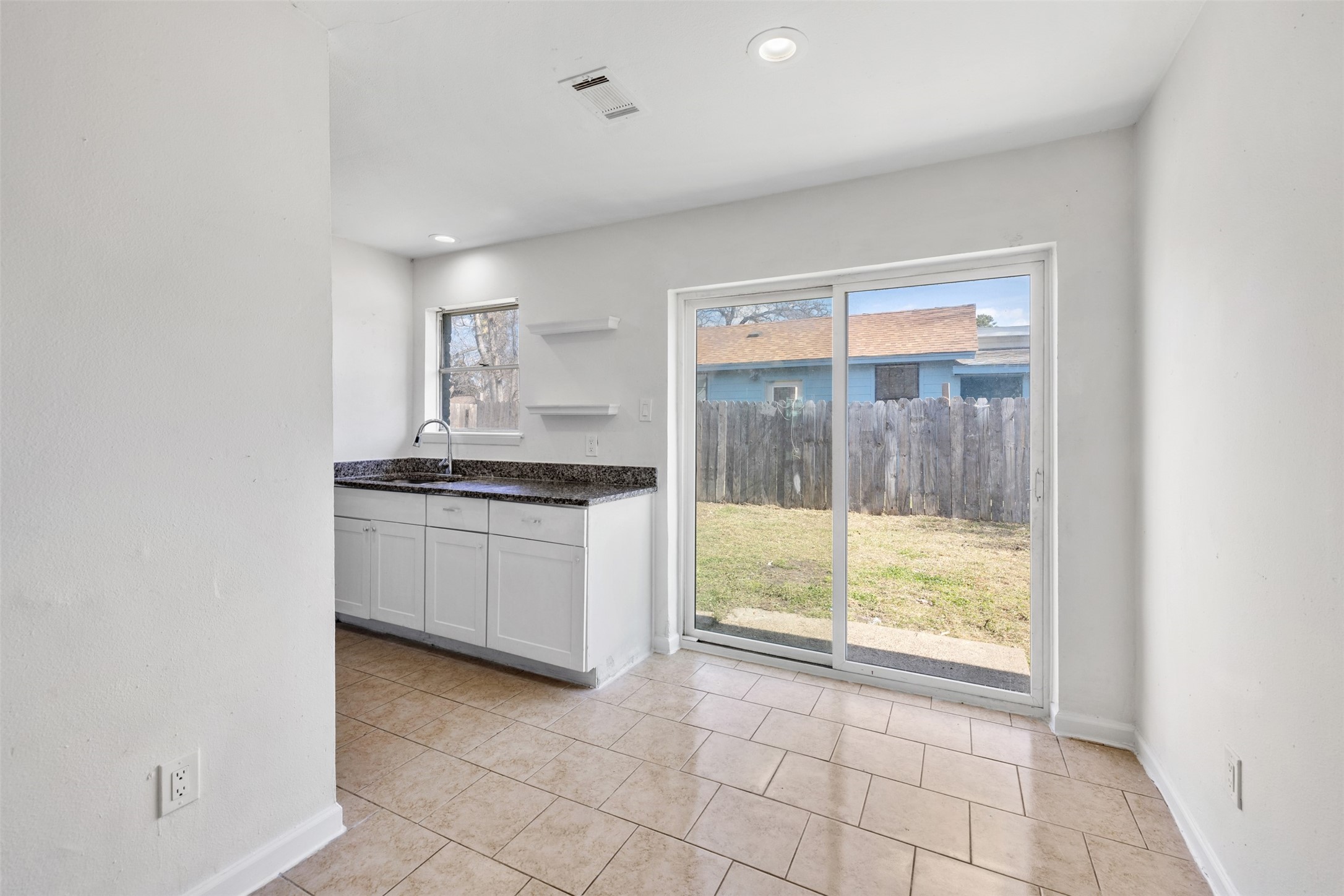 9802 Lum Lane Houston, TX 77078 - Photo 7 of 45 A view of entry into kitchen with sliding backyard door ahead