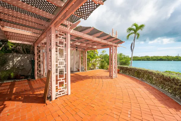$1,695,000 | 103 Key Haven Road, Key Haven, FL 33040