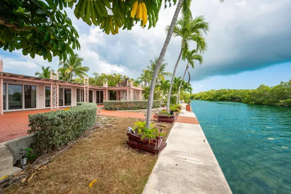 $1,695,000 | 103 Key Haven Road, Key Haven, FL 33040