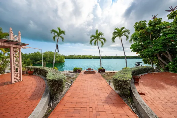 $1,695,000 | 103 Key Haven Road, Key Haven, FL 33040