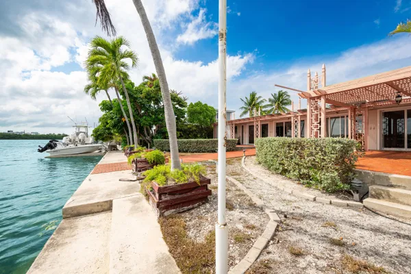 $1,695,000 | 103 Key Haven Road, Key Haven, FL 33040