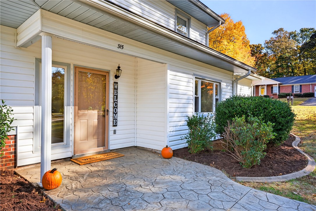 315 Arrowood Circle Seneca, SC 29672 - Photo 6 of 40