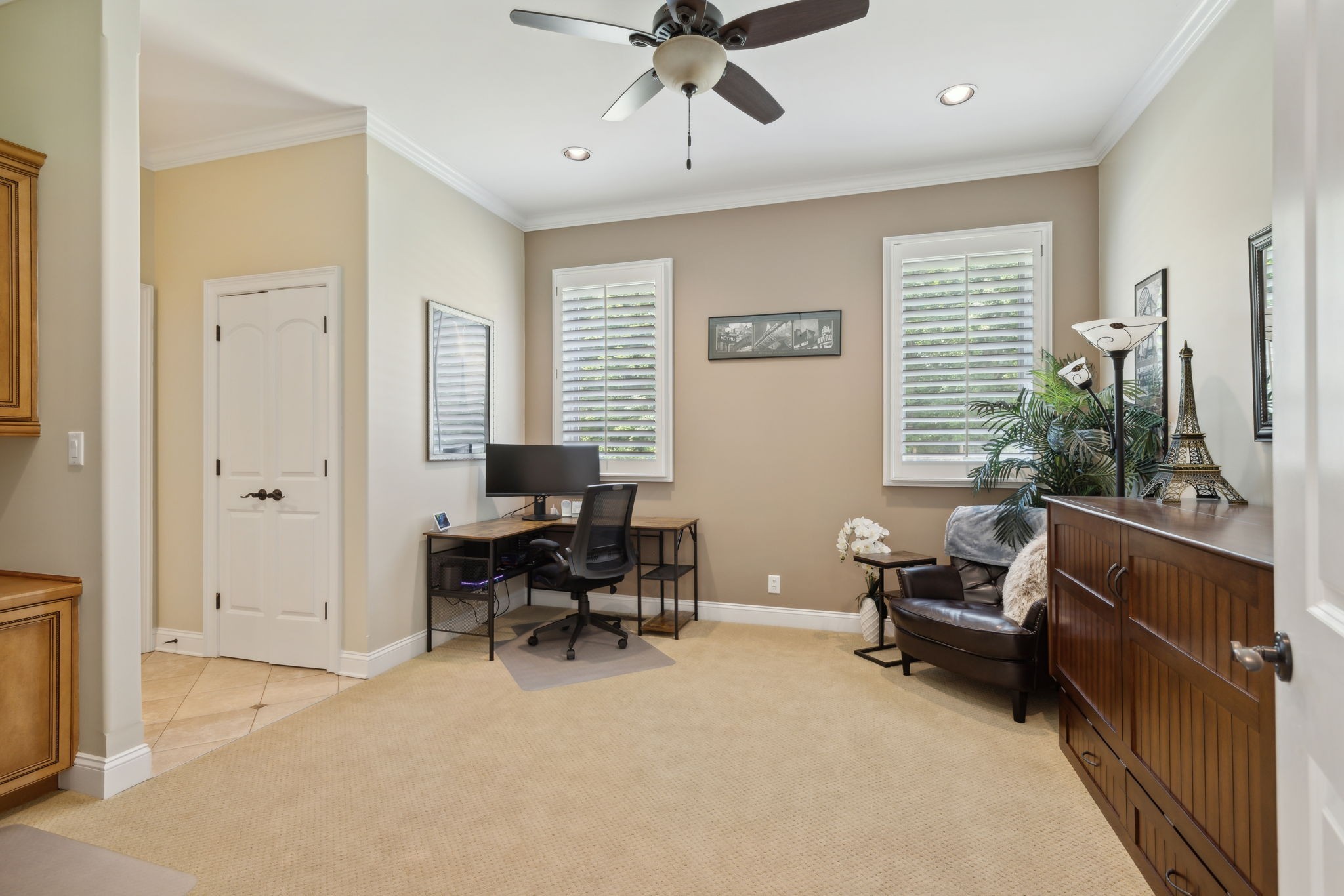 2526 Bearden Road Clarksville, TN 37043 - Photo 28 of 69 a view of a livingroom with workspace and a window