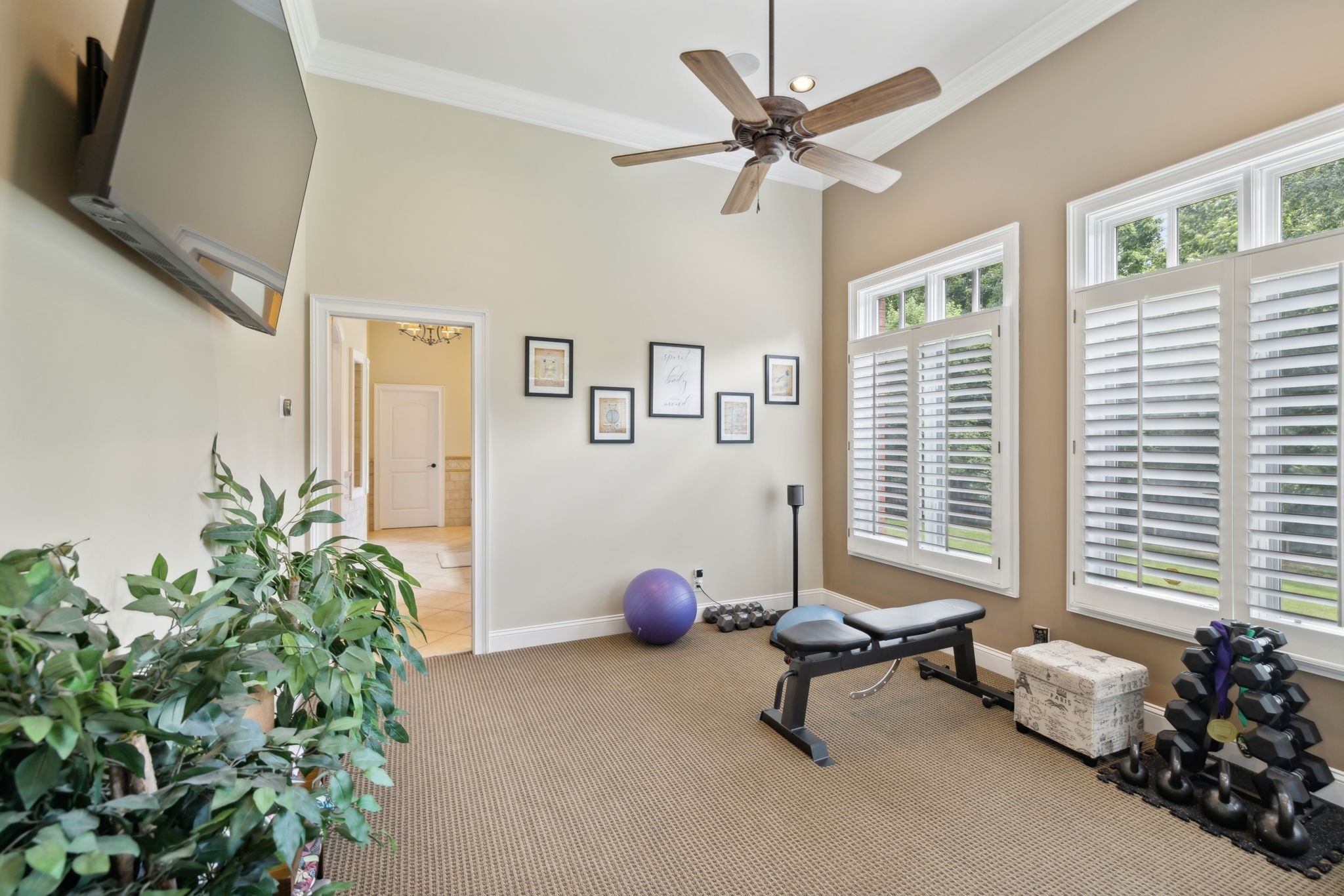 2526 Bearden Road Clarksville, TN 37043 - Photo 30 of 69 a living room with patio furniture and a large window