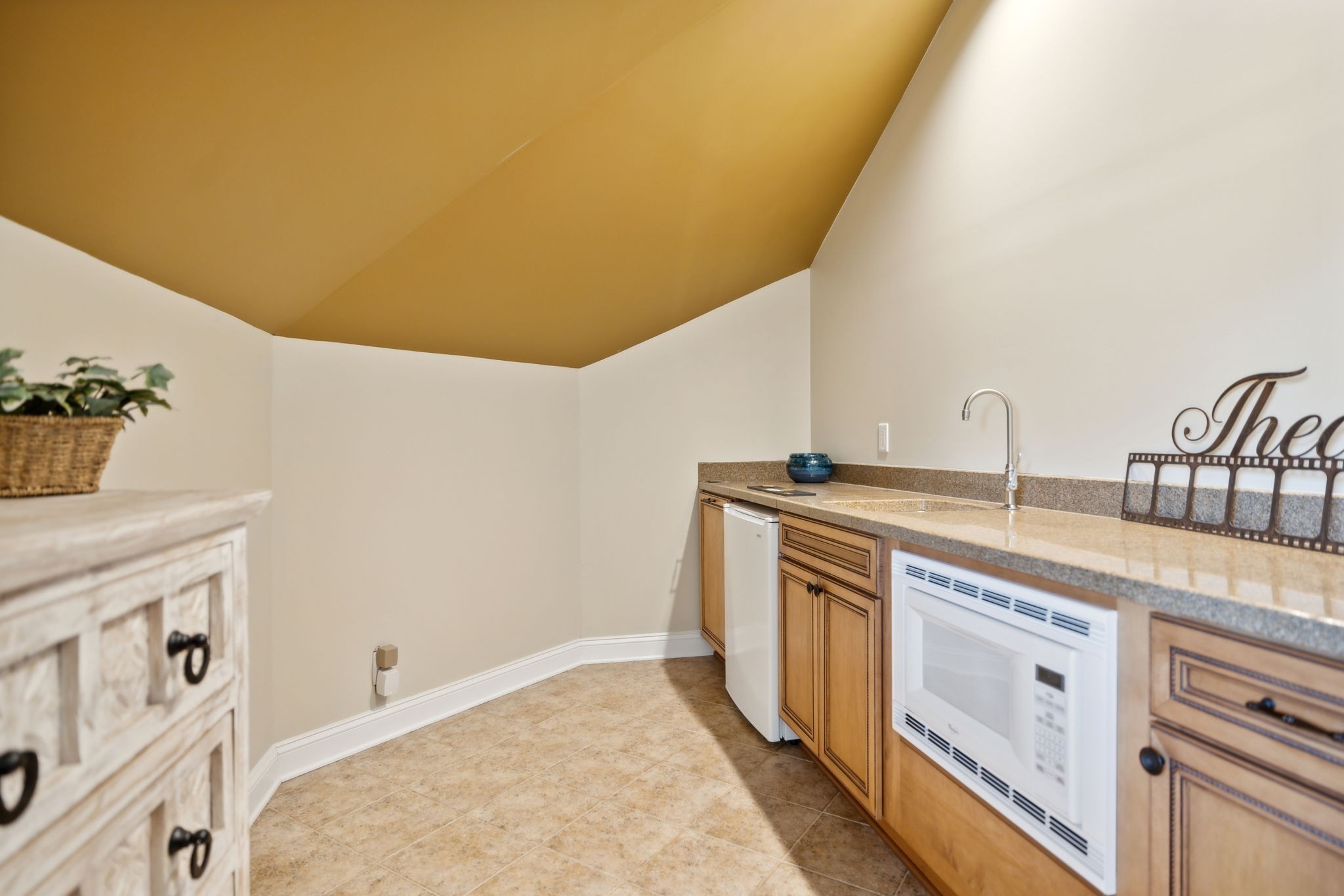 2526 Bearden Road Clarksville, TN 37043 - Photo 34 of 69 a spacious bathroom with a granite countertop sink and a mirror