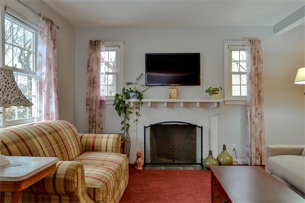 32 Felch Road Natick, MA 01760 - Photo 3 of 24