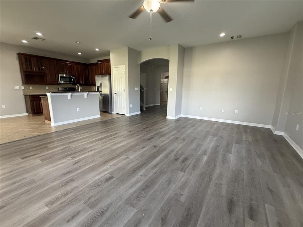 10239 Newminster Loop Ruskin, FL 33573 - Photo 6 of 29 Gallery Image 6
