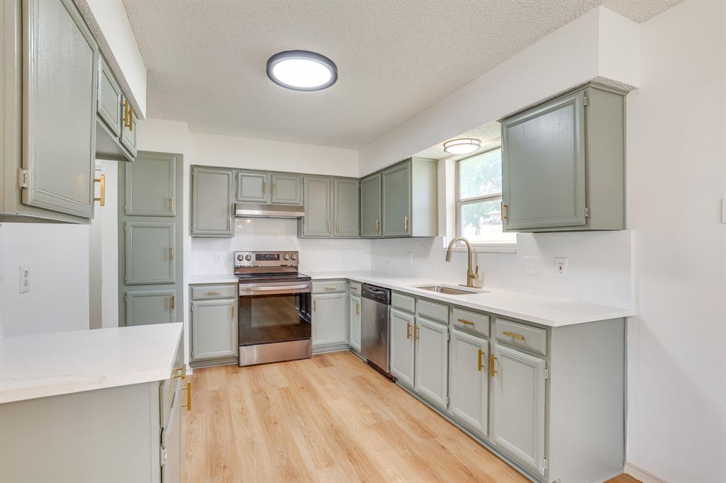 912 Blue Ridge Drive Burleson, TX 76028 - Photo 11 of 32