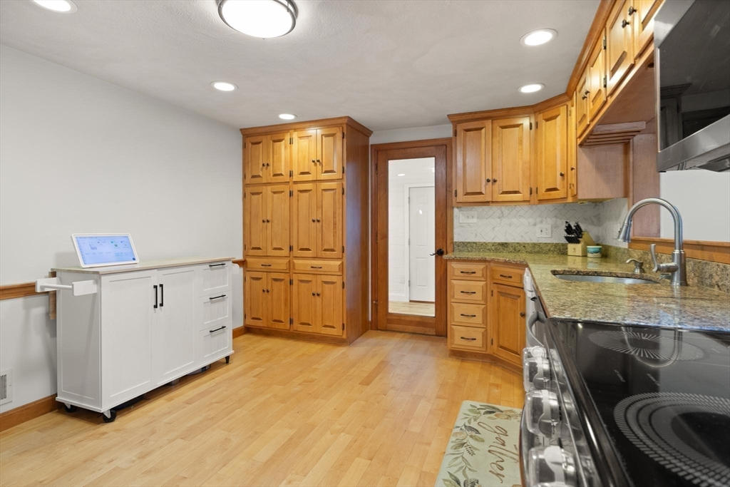 11 Old Farm Road Beverly, MA 01915 - Photo 11 of 41 Gallery Image 11