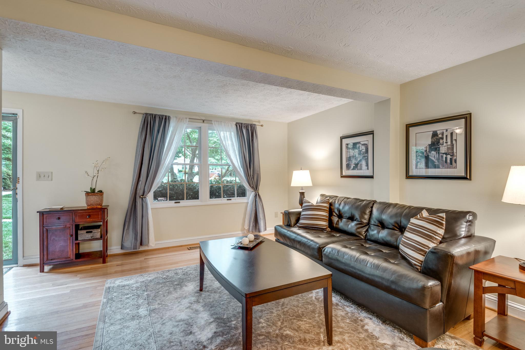 Spacious Living room with picture window
