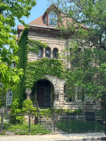$500,000 | 3328 West Warren Boulevard, Chicago, IL 60624