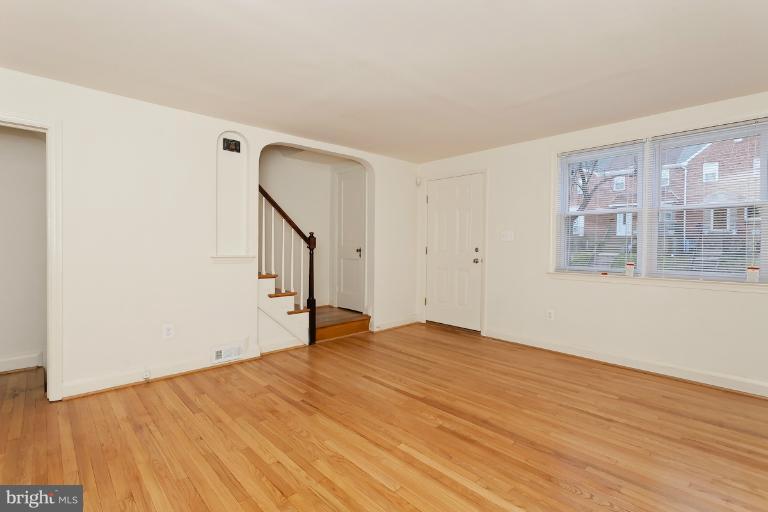 4937 West Hills Road Baltimore, MD 21229 - Photo 1 of 30 Living Room