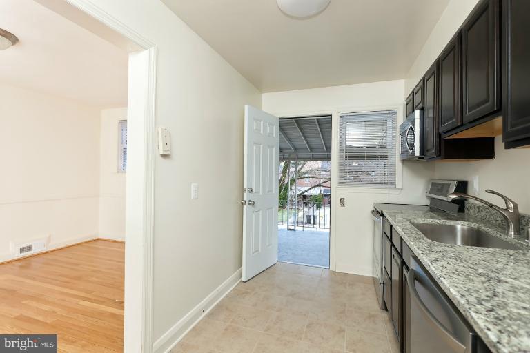 4937 West Hills Road Baltimore, MD 21229 - Photo 2 of 30 Kitchen