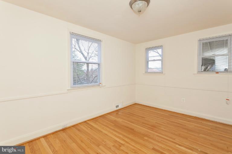 4937 West Hills Road Baltimore, MD 21229 - Photo 11 of 30 Interior (General)