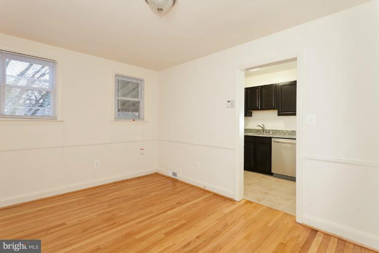 4937 West Hills Road Baltimore, MD 21229 - Photo 15 of 30 Interior (General)
