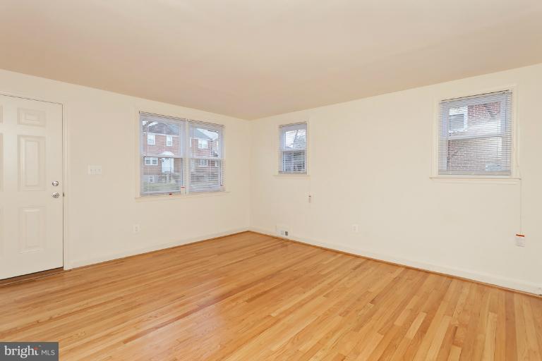 4937 West Hills Road Baltimore, MD 21229 - Photo 17 of 30 Interior (General)