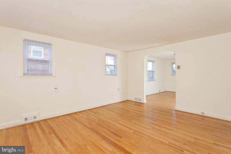 4937 West Hills Road Baltimore, MD 21229 - Photo 29 of 30 Interior (General)
