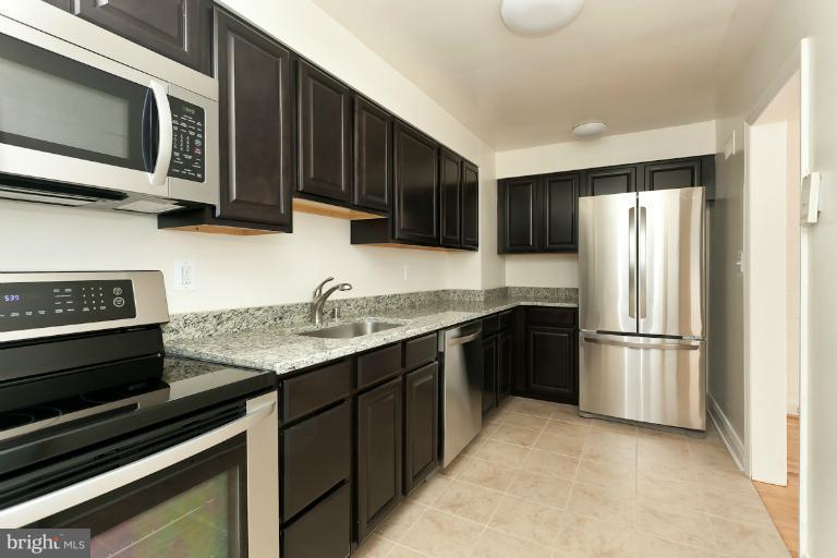 4937 West Hills Road Baltimore, MD 21229 - Photo 8 of 30 Kitchen