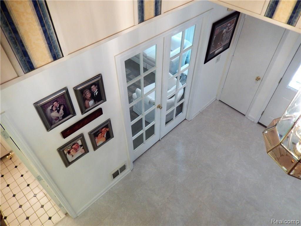 381 Shellbourne Drive Rochester Hills, MI 48309 - Photo 10 of 28