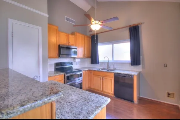 $2,100 | 3039 Becket Street, Pearland, TX 77584