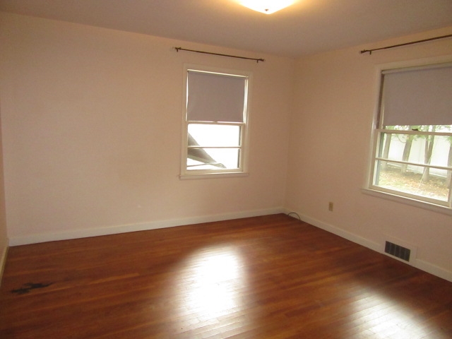 62 Hillcroft Road Manchester, NH 03104 - Photo 5 of 14 Gallery Image 5