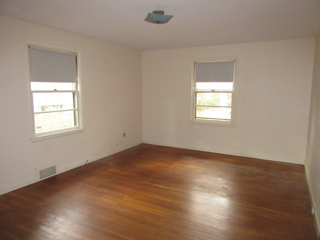 62 Hillcroft Road Manchester, NH 03104 - Photo 6 of 14 Gallery Image 6