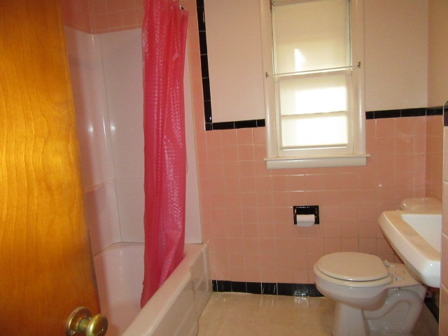 62 Hillcroft Road Manchester, NH 03104 - Photo 8 of 14 Gallery Image 8