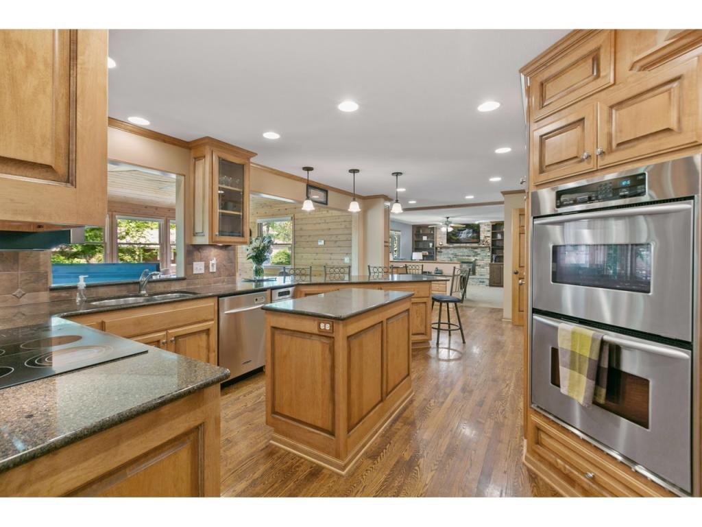 9480 Risewood Circle Eden Prairie, MN 55347 - Photo 3 of 35 Gallery Image 3