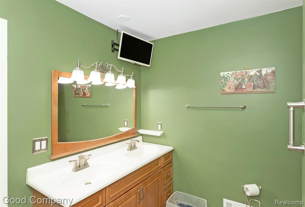 24541 Woodbridge Road Warren, MI 48091 - Photo 14 of 18