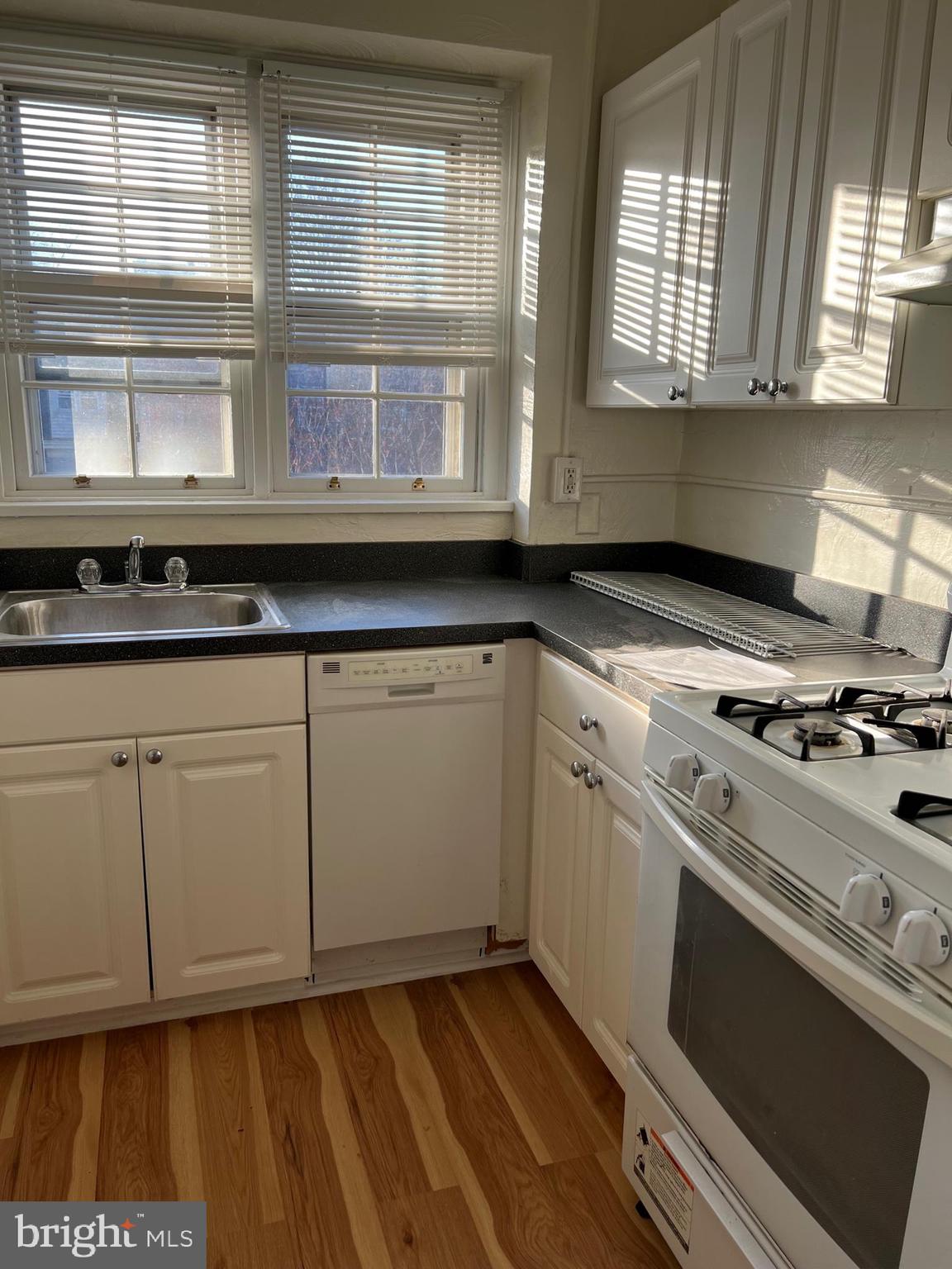671 Franklin Place, Unit F Philadelphia, PA 19123 - Photo 5 of 16