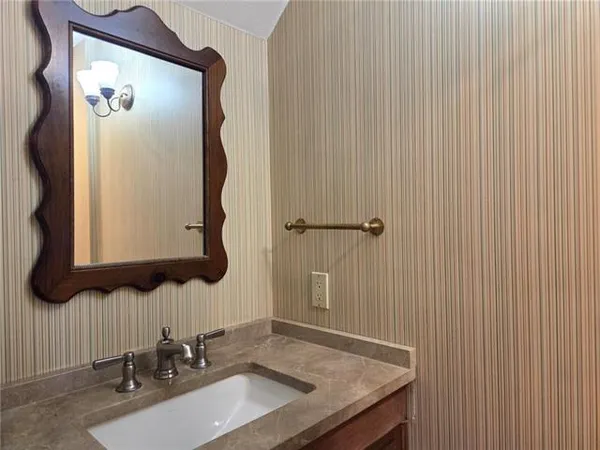 $2,950 | 1 Tara Place, Metairie, LA 70002