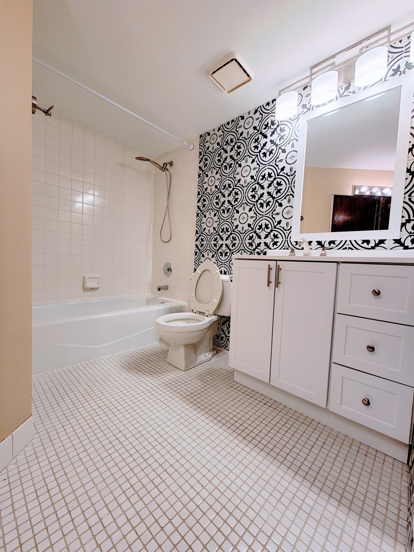 451 Valley Drive, Unit 102 Naperville, IL 60563 - Photo 14 of 23
