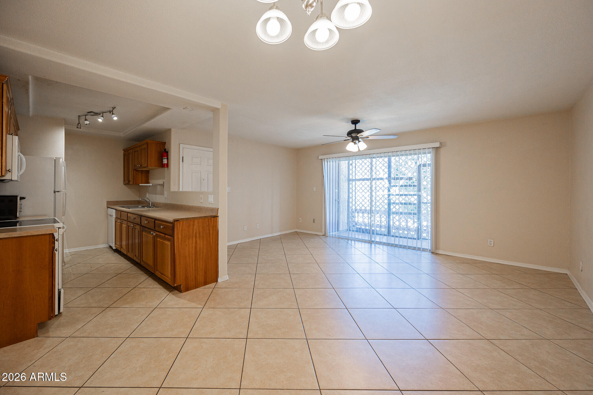 2121 West Royal Palm Road, Unit 1016 Phoenix, AZ 85021 - Photo 7 of 24 B33A2267