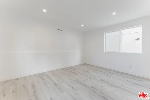 $3,208 | 1238 1/2 North Beachwood Drive, Los Angeles, CA 90038