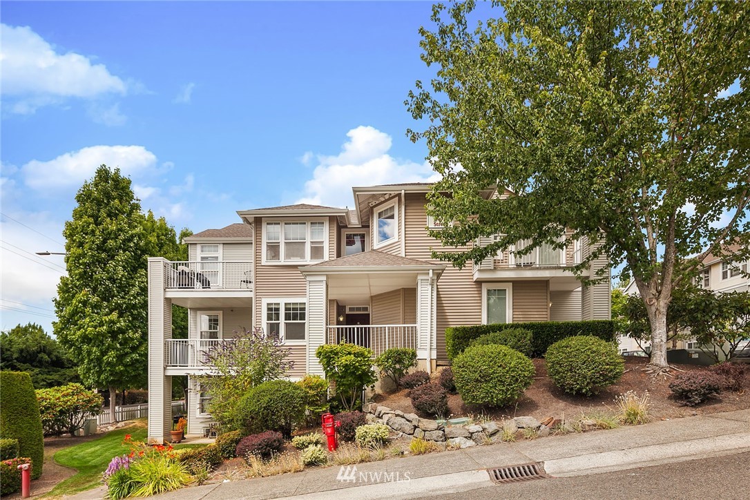 402 South 47th Street, Unit B Renton, WA 98055 - Photo 2 of 18 Gallery Image 2