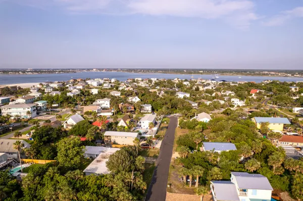 an aerial view of residential building and lake