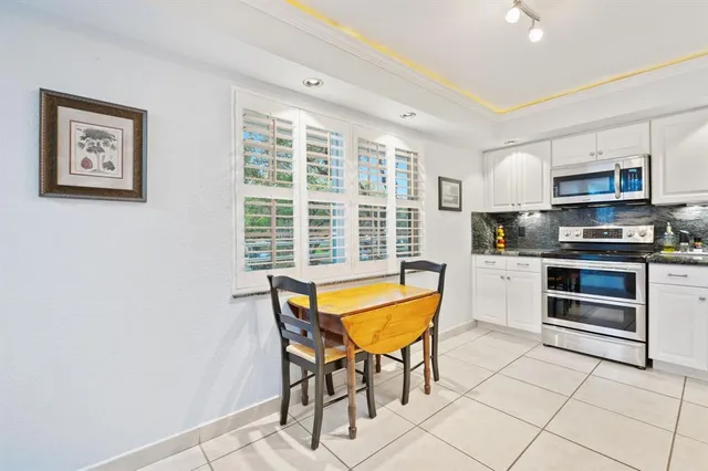 $339,900 | 3970 Oaks Clubhouse Drive, Unit 203, Pompano Beach, FL 33069