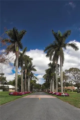 $339,900 | 3970 Oaks Clubhouse Drive, Unit 203, Pompano Beach, FL 33069