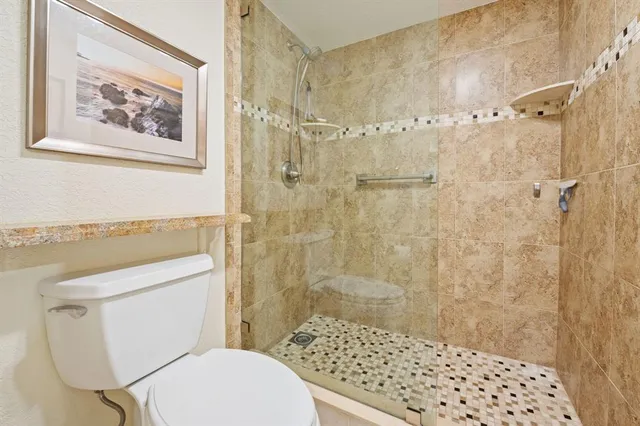 $339,900 | 3970 Oaks Clubhouse Drive, Unit 203, Pompano Beach, FL 33069