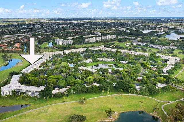 $339,900 | 3970 Oaks Clubhouse Drive, Unit 203, Pompano Beach, FL 33069