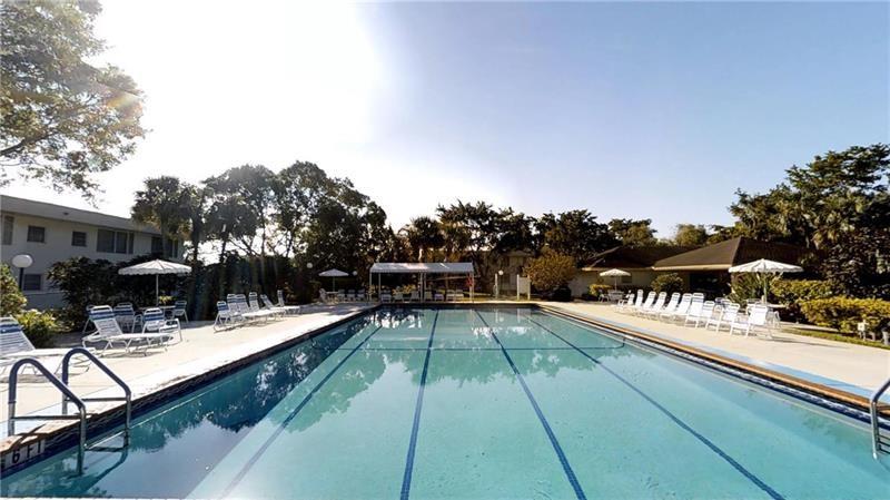 3970 Oaks Clubhouse Drive, Unit 203 Pompano Beach, FL 33069 - Photo 40 of 44