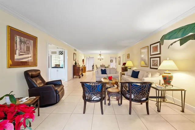 $339,900 | 3970 Oaks Clubhouse Drive, Unit 203, Pompano Beach, FL 33069