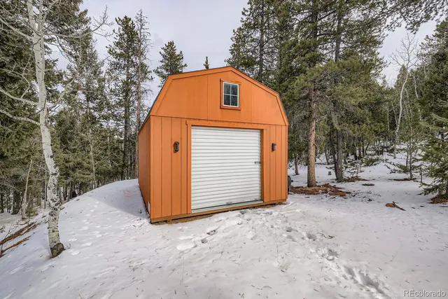 a view of a house with a trees