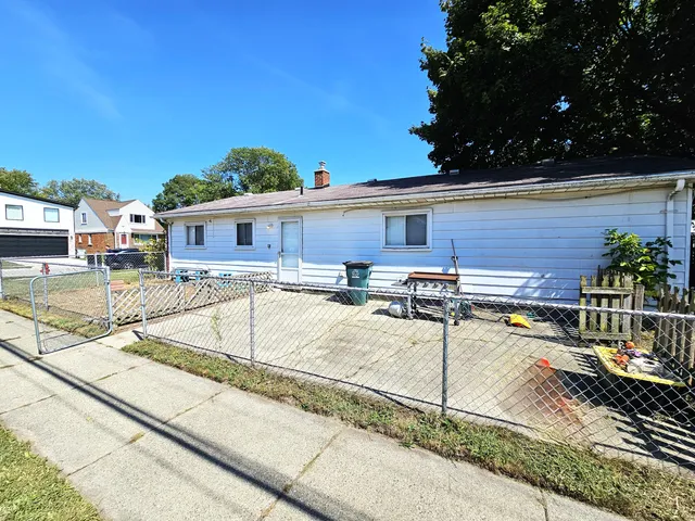 $195,000 | 1704 East Meyers Avenue, Hazel Park, MI 48030
