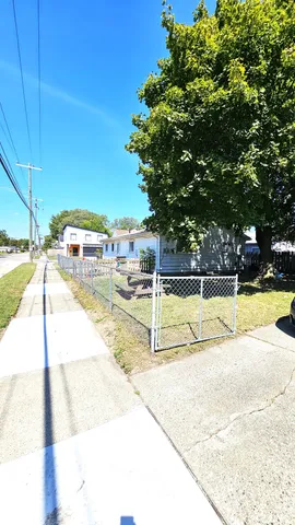 $195,000 | 1704 East Meyers Avenue, Hazel Park, MI 48030