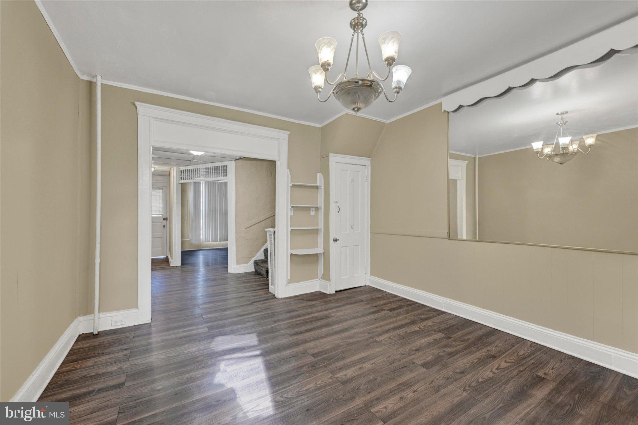 2528 McCulloh Street Baltimore, MD 21217 - Photo 10 of 22 Spacious room with elegant charm.