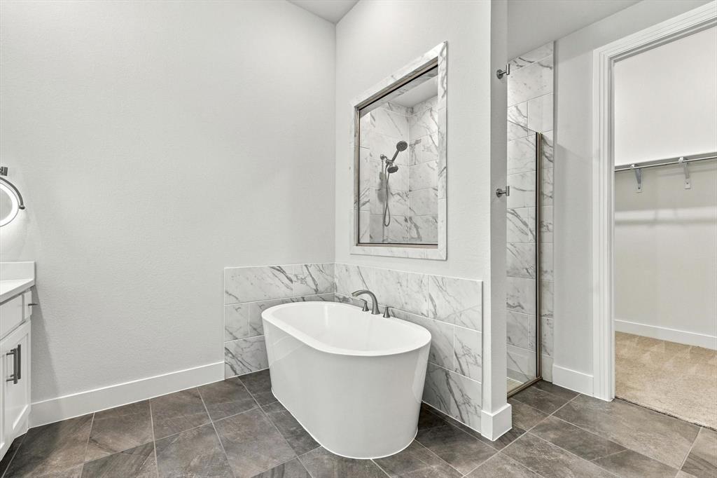 4230 Crown Run Road Midlothian, TX 76065 - Photo 20 of 40 Soaking Tub
