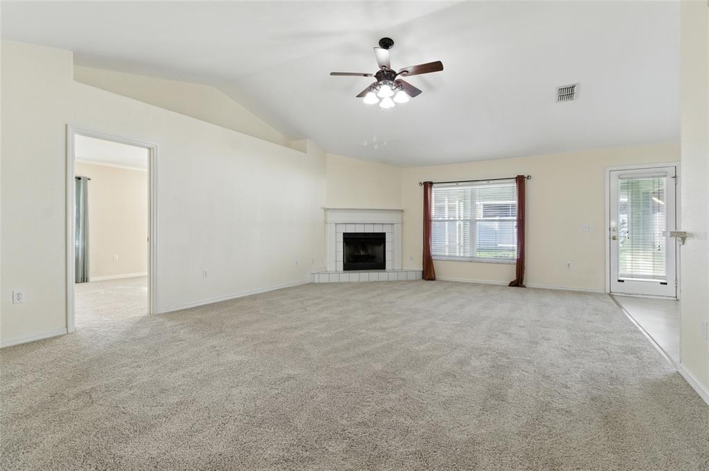 655 Powder Horn Row Lakeland, FL 33809 - Photo 6 of 39